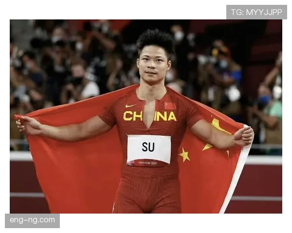 苏炳添训练间隙那一身装备，瞅着比明星还奢侈，这生活真没法普通人比