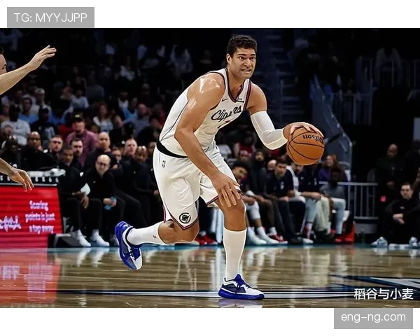 布鲁克·洛佩斯挡拆拉开空间效率提升明显助雄鹿内线牵制对手